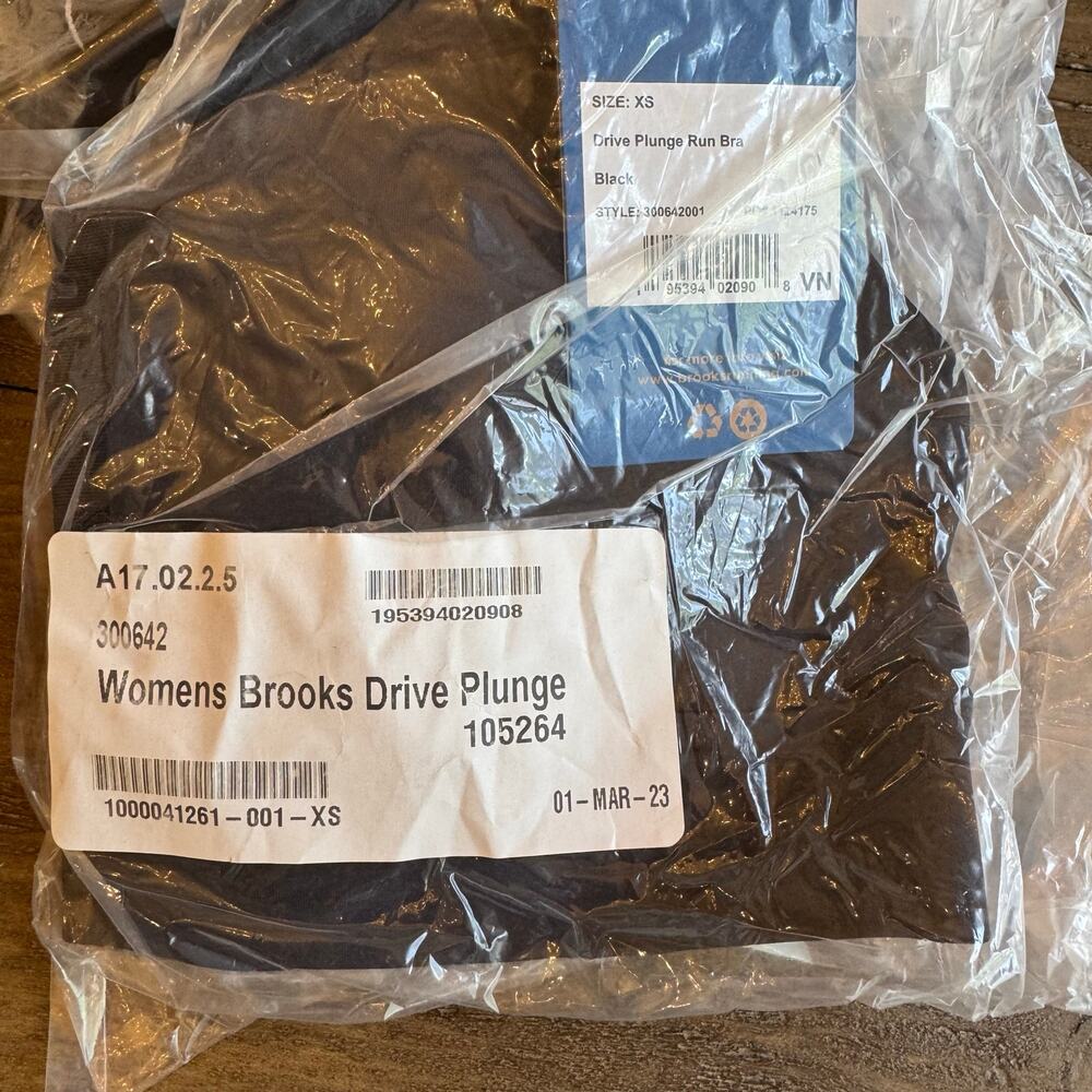 BROOKS Drive Plunge Sports Bra Size XS High Impact Black Compression Running NWT - Picture 7 of 7